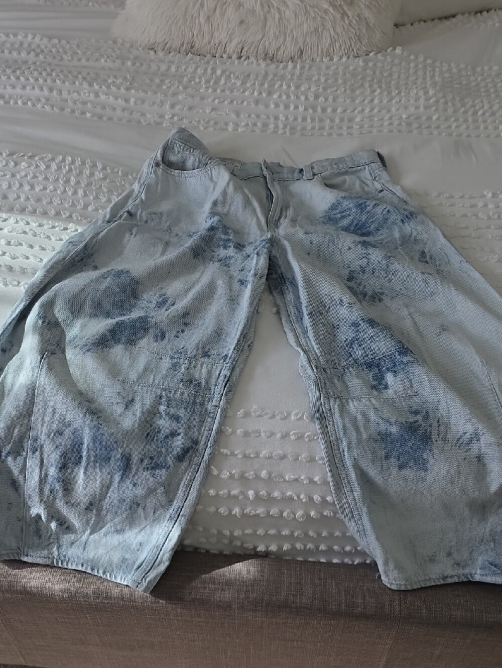 GAP High-Rise Tie-Dye Light and Dark Blue Jeans - Picture 3 of 6